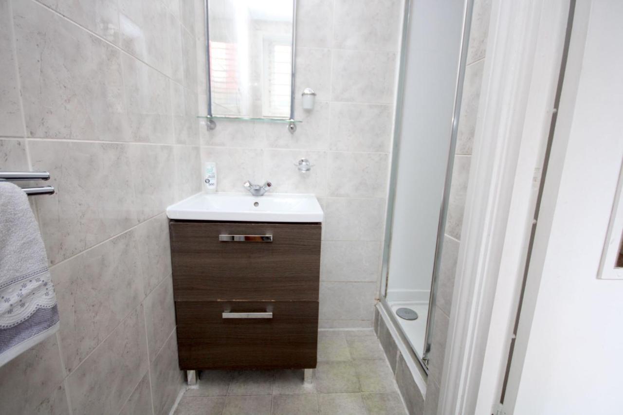 Great Flat Located In Trendy Soho Londres